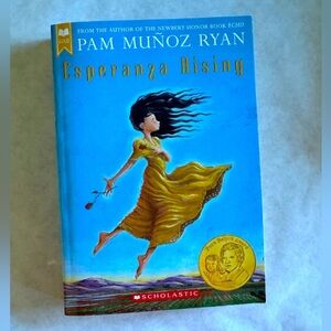 Esperanza Rising by Pam Muñoz Ryan (Paperback - New!) 📚